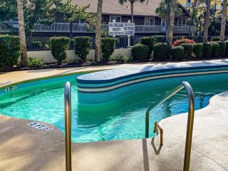 Oceanfront Modern Condo w 8 Water Features - Myrtle Beach - 8