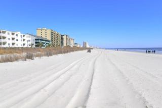Lakefront Condo w Huge Waterfront Pool Hot Tub - North Myrtle Beach - 5
