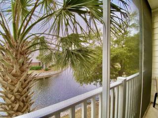 Lakefront Condo w Huge Waterfront Pool Hot Tub - North Myrtle Beach - 0