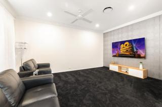 Pool Sauna Cinema Office Room 4BR Spacious house - Gold Coast - 9