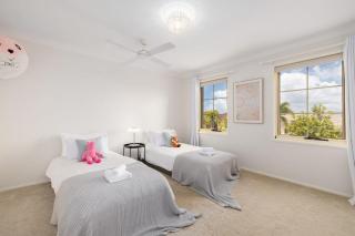 Pool Sauna Cinema Office Room 4BR Spacious house - Gold Coast - 2