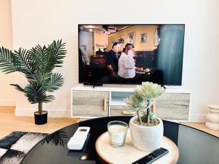 Chic 1BR Apt Urban Retreat Pool Parking Gym - 7