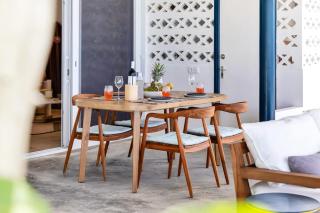 Pixel Paradise Oceanfront Villa with Stunning Views - 1