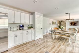 Bright and Cozy - Pet-friendly w/Hot Tub, Games, Shared Pool - Mount Hood Village - 3