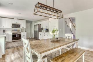 Bright and Cozy - Pet-friendly w/Hot Tub, Games, Shared Pool - Mount Hood Village - 2