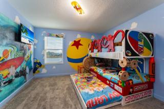 Amazing 8br villa w theme rms game room theater - Kissimmee - 1
