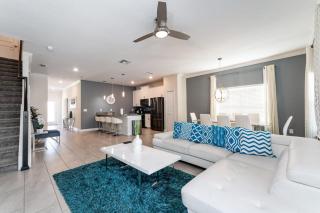 Awesome 5 br townhome with pool by Disney - Kissimmee - 0