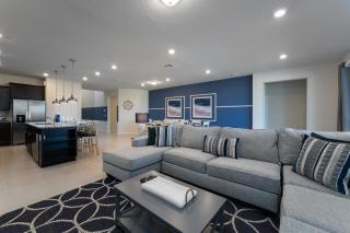 Wonderful new 8br w pool arcades movie theater - Davenport - 0