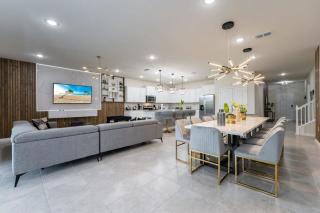 Spectacular 8BR Home w Pool Theater Theme Room - Davenport - 3