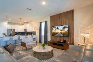 Charming 9BR Villa w Theme & Game Rooms by Disney - Kissimmee - 7