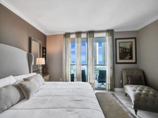 Luxury 3BR Water view 18th-Floor Deck Pool - 1