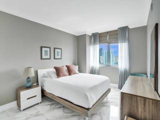 Luxury 3BR Water view 18th-Floor Deck Pool - Hallandale Beach - 5