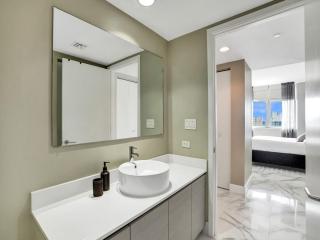 Luxury 3BR Water view 18th-Floor Deck Pool - Hallandale Beach - 3