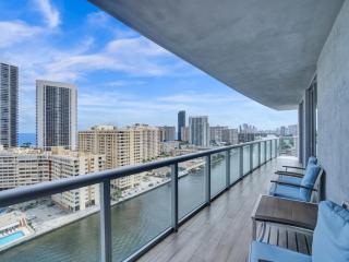 Luxury 3BR Water view 18th-Floor Deck Pool - Hallandale Beach - 1