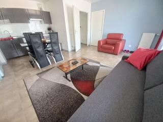 Le Diplomate Tramway Balcon Parking et Wifi - Bobigny - 1