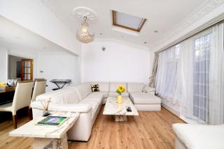 Chic 3BR Home - Eats and Sights Closeby - Londres - 0