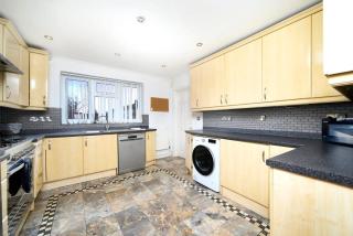 Chic 3BR Home - Eats and Sights Closeby - 6