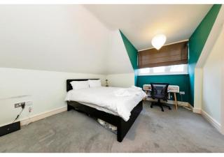 Chic Croydon 2BR Flat - Free Parking - Purley - 0