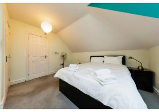 Chic Croydon 2BR Flat - Free Parking - Purley - 8