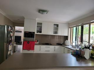 Holiday Style A downstairs room in Springwood Qld - Springwood - 5