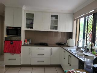 Holiday Style A downstairs room in Springwood Qld - Springwood - 4