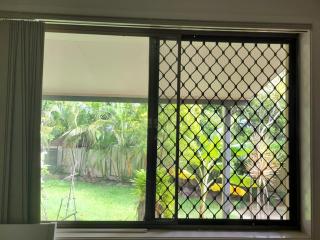 Holiday Style A downstairs room in Springwood Qld - Springwood - 2