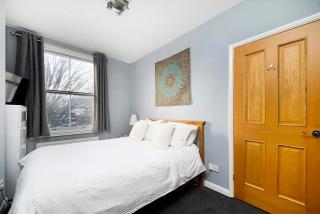 Chic and comfortable London 2BR home - 4