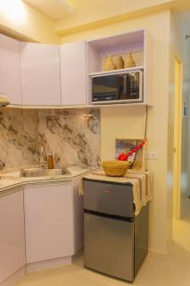 Cozy Chic Condotel Serin East Tagaytay - Tagaytay - 1