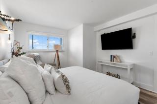 The Summit 808 - Luxury Beach Resort Condo - Beachfront - Incredible Views - BEACH CHAIRS AND SUNSHADE Provided In Condo - Panama City Beach - 2