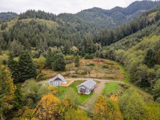 Nehalem Coastal Oasis - Secluded Coastal Home with Hot Tub on 14 Acres - Nehalem - 9