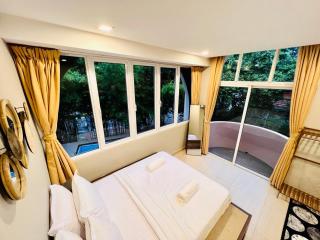Holiday Villa by StayCo- Swimming Pool - Karaoke - BBQ - Event space - 2 mins drive to beach - center of tourist location - Tanjung Bungah - 7