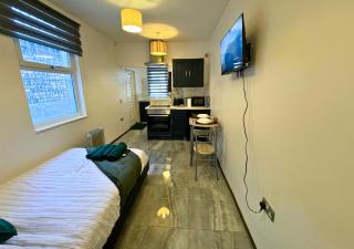 Cosy Getaway For Couples With Free Parking - Liverpool - 4