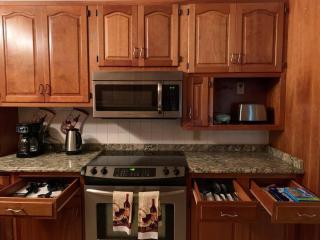 Waterfront! Private Dock! Cottage in the City! - Beaufort - 2