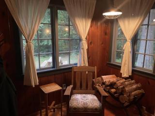 Springbrook · Cozy 2BR Mt. Hood Cabin, Fireplace & Retro Kitchen - Mount Hood Village - 1