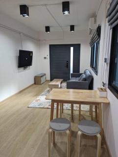 Cloud9 Hometel - Entire House 3BR 170m to BTS Private Quiet & Comfy - Bangkok - 1
