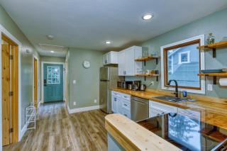 Captivating Coastline 2 BR Retreat with Ocean View - Kodiak - 2