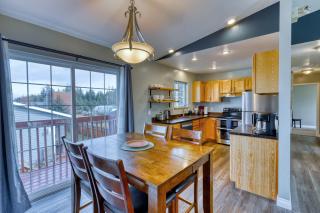 Rustic Retreat Charming 2 Bedroom Apt Sleeps 4 - 2