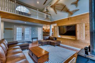 Rustic Elegance 7 Bedrms 4 bath Cathedral Ceilings - 7