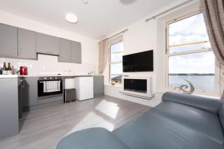 Unit 2 Island View Apartments With Stunning Harbour View - Cobh - 0