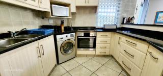 Marine Glen 15 - Sleeps 6 - 8