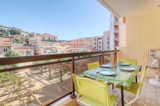 Lavandou - T2 in the city center - 200 m from the sea - 9