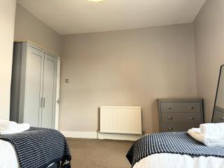 BEST PRICE! - Newly Refurbished - Seaside Terrace House- 7 Guests - 1