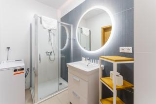 Aquamarina Prima Deluxe Studios With Sea View by Noclegi Renters - 3