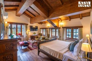 StayVista at Snowdrop House - 5BR on Main Highway Manali - 8
