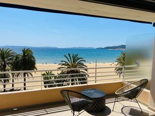 Appartement T3 lumineux traversant totalement neuf en face de la plage Front de mer vue sur les iles Vue mer panoramique assurée Résidence de la plage centre ville du Lavandou 3eme étage avec ascenseur Appartement T3 - Le Lavandou - 7
