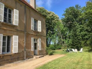 Maison au milieu d'un parc - Le Donjon - 4