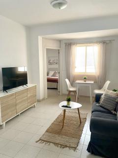 De La Torre 2 - 8