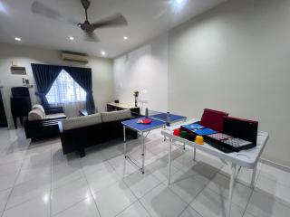 Little Theatre Home Setia Indah Austin - 2