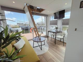 Tiny lake houses near the beach and centre by Weltevreden Experience - Zeewolde - 0