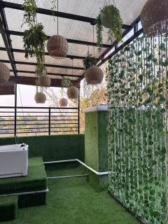 Aloha:Pvt BR with Huge Terrace Jacuzzi Lake view - Pune - 3